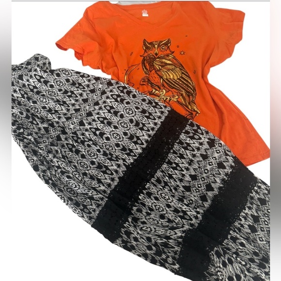 Black and White Patterned Skirt - Picture 3 of 4